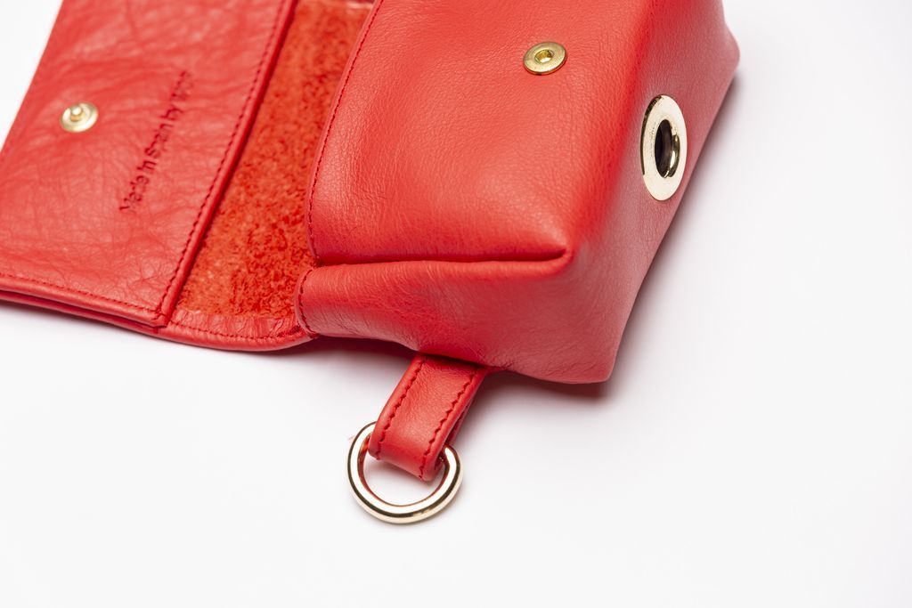 bolsito de piel roja para correa de perro 4 bolsito de piel roja para correa de perro 4