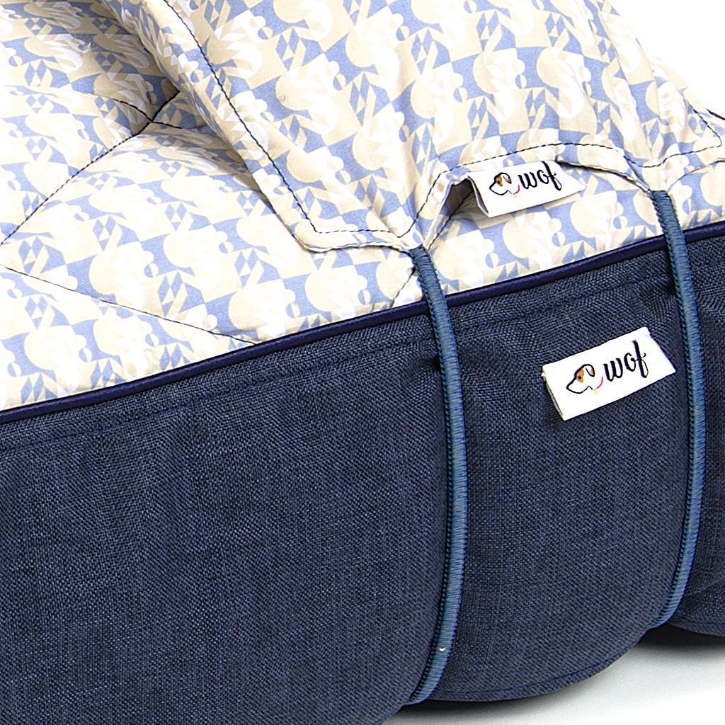 colchon azul oscuro motivos geometricos detalle colchon azul oscuro motivos geometricos detalle
