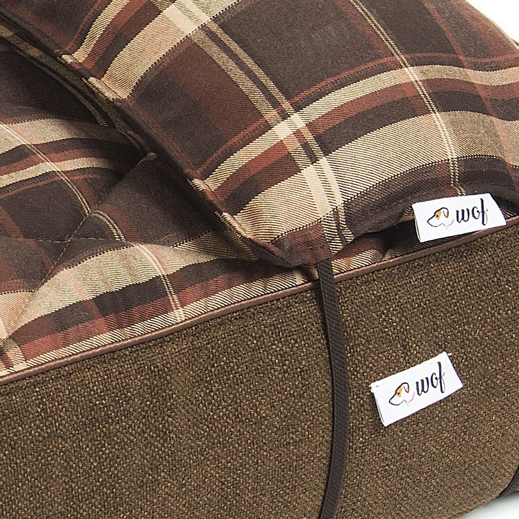 colchon marron cuadros marrones detalle colchon marron cuadros marrones detalle