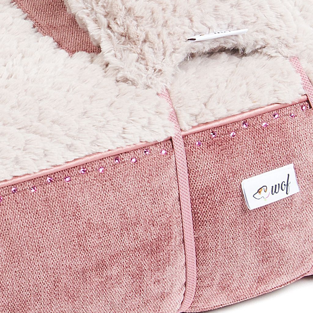 colchon rosa coral pelo corto rosa maquillaje detalle colchon rosa coral pelo corto rosa maquillaje detalle