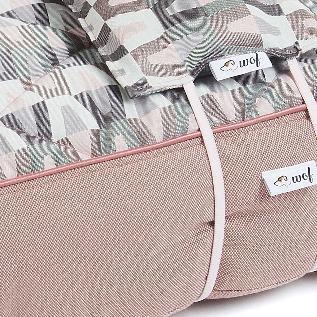 colchon rosa maquillaje motivos geometricos detalle colchon rosa maquillaje motivos geometricos detalle