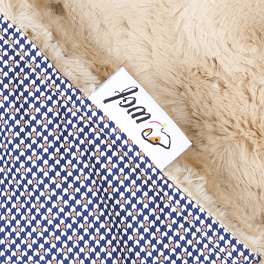 comprar manta azul beige motivos geometricos pelo corto beige detalle comprar manta azul beige motivos geometricos pelo corto beige detalle