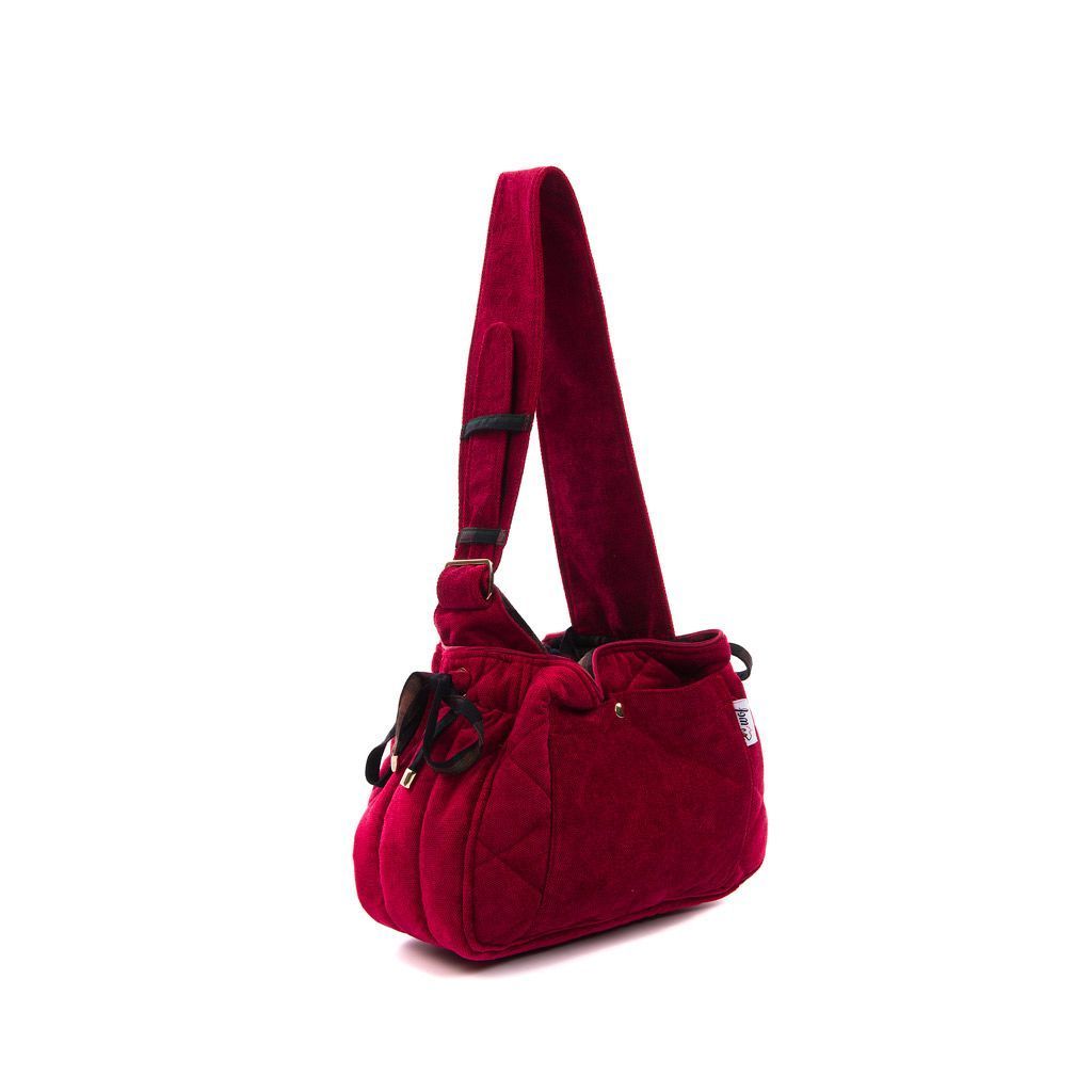Bolso bandolera rojo con interior negro con líneas multicolor lado Bolso bandolera rojo con interior negro con líneas multicolor lado