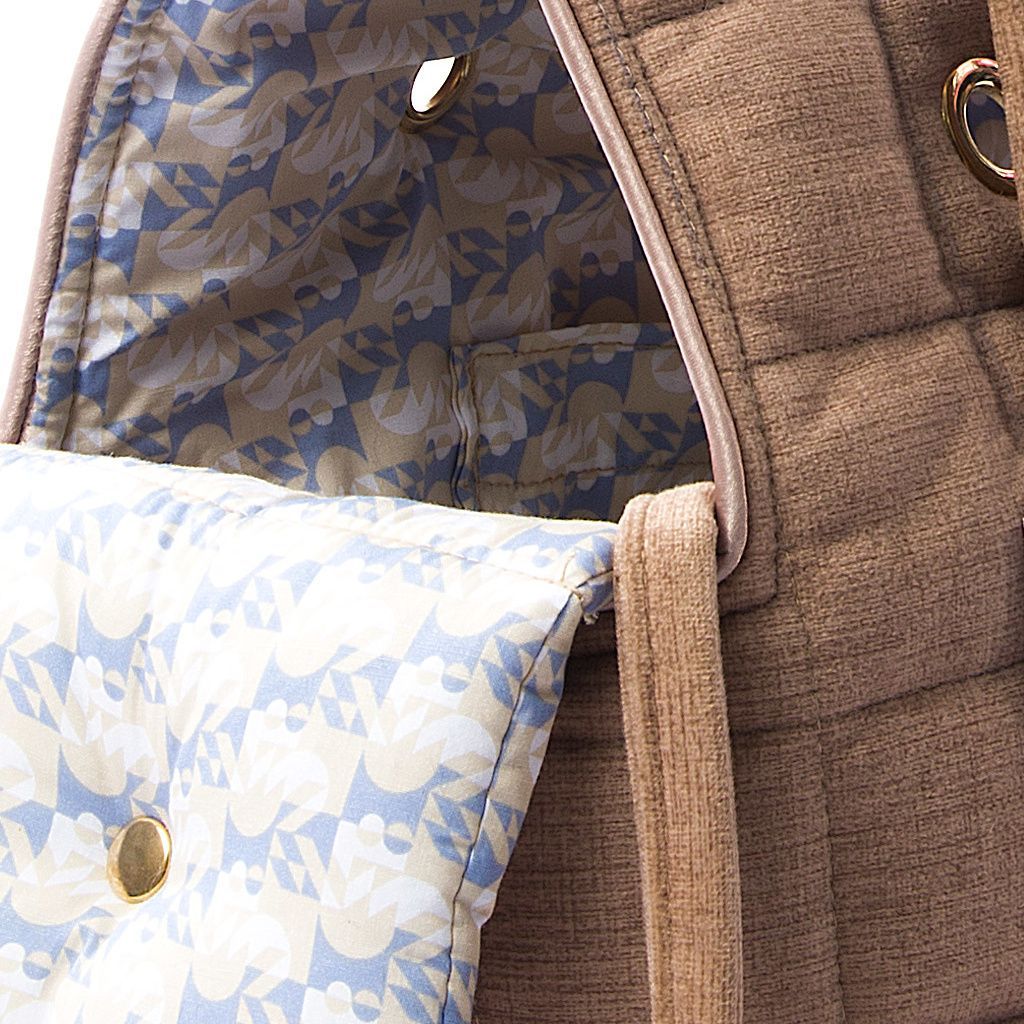 Bolso de doble tapa beige forro patron geometrico detalle 1 Bolso de doble tapa beige forro patron geometrico detalle 1