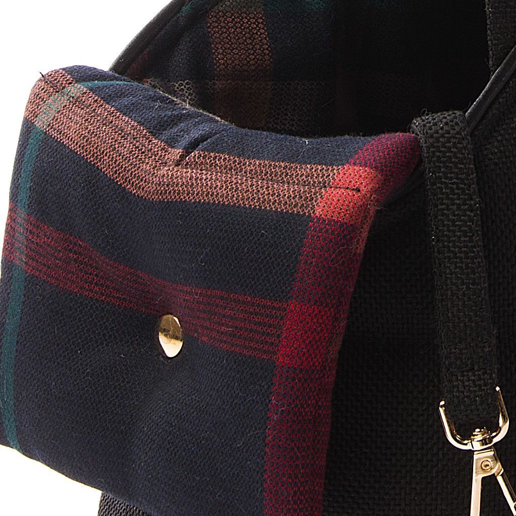 bolso tapeta negro con interior negro a cuadros detalle 1 bolso tapeta negro con interior negro a cuadros detalle 1