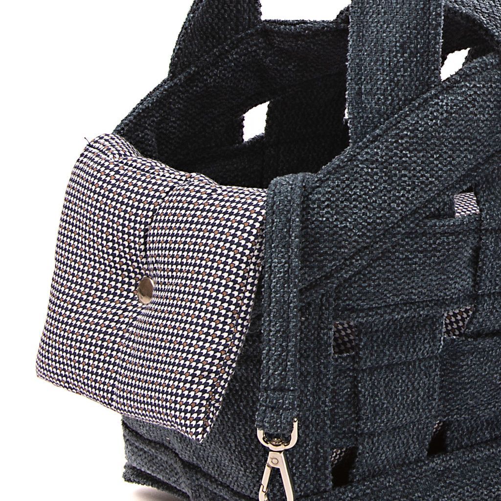 bolso rejilla azul forro motivo geometrico detalle bolso rejilla azul forro motivo geometrico detalle