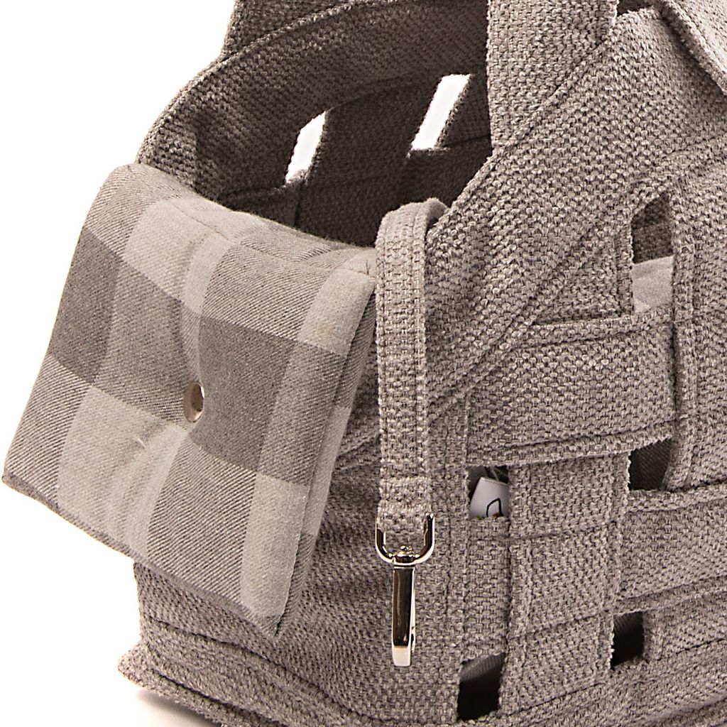 bolso rejilla gris forro cuadros grises detalle bolso rejilla gris forro cuadros grises detalle