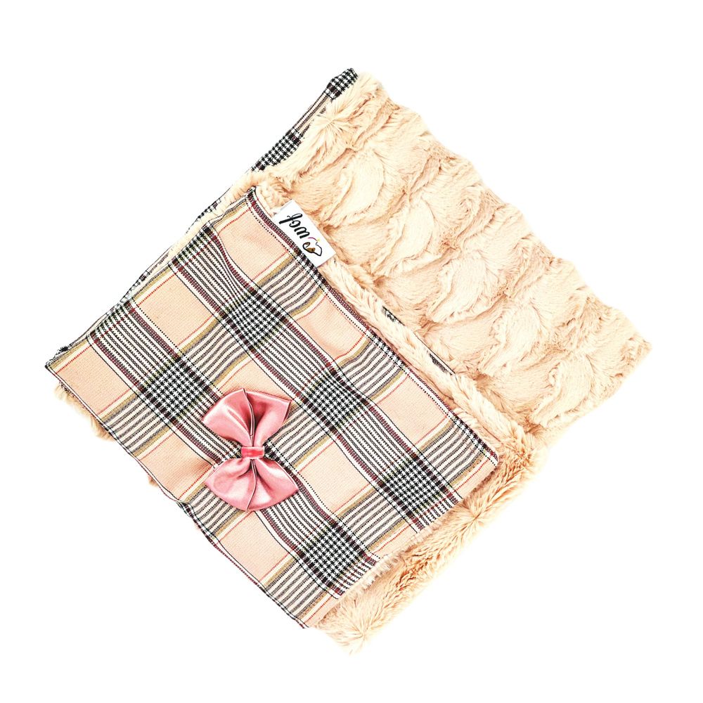 manta beige con lineas de colores cruzadas y pelo corto beige manta beige con lineas de colores cruzadas y pelo corto beige